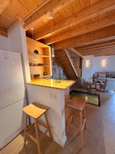 a kitchen with a counter and wooden ceilings at Casa Da Muralha in Óbidos