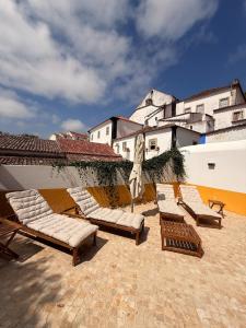 a group of lounge chairs sitting on top of a building at Casa Da Muralha in Óbidos