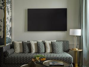 a living room with a couch and a flat screen tv at Violino d'Oro Venezia in Venice