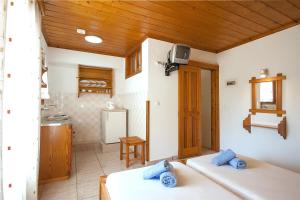 a room with two beds and a kitchen with a sink at Angela studios in Troulos