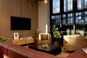 a living room with a couch and a flat screen tv at Unite Students - Chalmers Street - The Meadows in Edinburgh