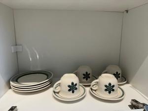 a kitchen counter with plates and cups and saucers at Apartamento no Umarizal in Belém +31 photos