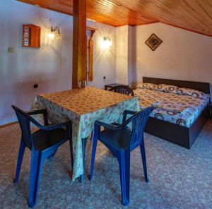 Llit o llits en una habitació de Irok 8 fotos més