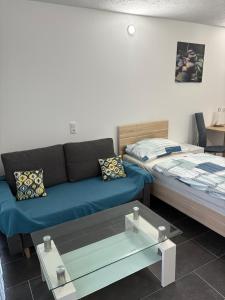 a living room with a couch and a bed at Apartmani Ela 1 in Sierning
