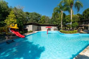 a large swimming pool with at Piazito Park Hotel in Fragosos