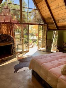 a bedroom with a bed in a room with a fireplace at Cabaña Romántica, glamping Piedra Braza Orígenes in Ocoyoacac
