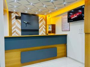a counter in a restaurant with a tv on the wall at Hotel Hunter in Bārdoli