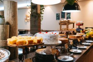 a bakery with cakes and pies on a counter at Piazito Park Hotel in Fragosos