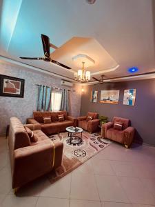 a living room with couches and a ceiling fan at LEYLA house Résidence haut Standing in Bamako