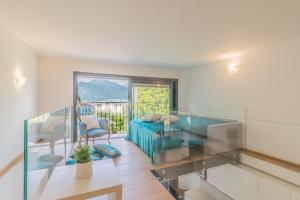 a living room with a couch and a glass table at La Casetta di Lillie in Lierna