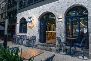 a restaurant with chairs and tables outside of a building at More Ipanema Hostel in Rio de Janeiro