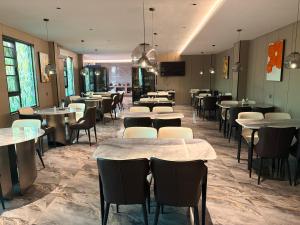 ห้องอาหารหรือที่รับประทานอาหารของ Hotel EDEN