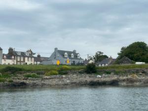 a row of houses on the shore of a river at Islecroft House Bed & Breakfast in Isle of Whithorn +27 photos