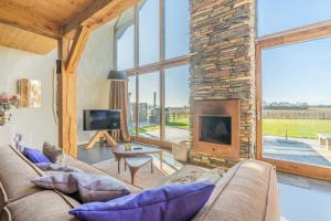 a living room with a couch and a fireplace at Buytenplaats Villa 189 in De Koog