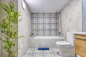 a bathroom with a toilet and a shower at Valletta Marina View - Seafront Apartment in Tal-Pietà +36 photos