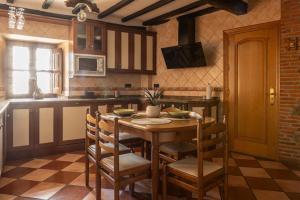 a kitchen with a wooden table and chairs at La casona de la alberca in La Alberca