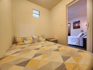 a bedroom with a large bed and a window at Suítes Aconchego - Pousada Rústica & Café da Manhã Especial in Lençóis