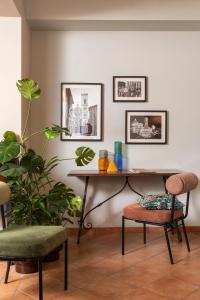 a room with a table and two chairs and a plant at Hotel Galileo in Florence