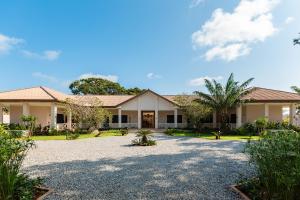 an image of a house at Native Hotels Ouidah in Kika