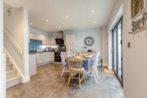 a kitchen and dining room with a table and chairs at 3 Bed in Croyde oc-hector in Croyde