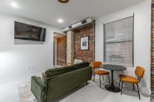 a living room with a green couch and a table at Park Hotel 1BR Suite 310 in Chattanooga