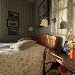 a bedroom with a bed and a table with a lamp at Lägenhet Strömsberg F in Strömsberg +14 photos