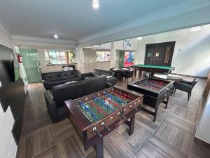 an overhead view of a living room with a pool table at Apartamento 207 varias piscinas in Bombinhas
