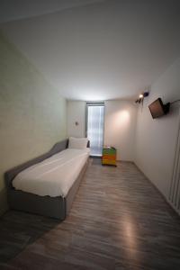 a bedroom with a large bed in a room at Eden Luxury Villa in Focene +9 photos