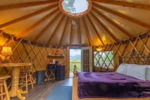 a room with a bed in a yurt at Summerset Ridge in Cullowhee