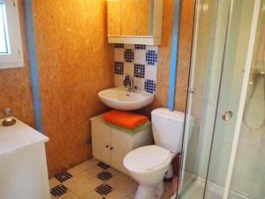 a small bathroom with a toilet and a sink at Camping Verdon familial 3 étoiles - 20 min du lac de Sainte Croix in Esparron-de-Verdon