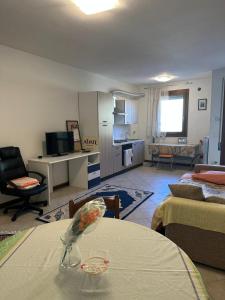 a living room with a table and a kitchen at Abate Appartament in Correzzola