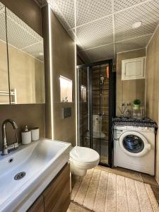 a bathroom with a toilet and a washing machine at Smartly Designed Cozy 1BR Apartment in Antalya +41 photos