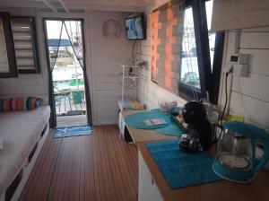 Et tv og/eller underholdning på Houseboat BluSeaDream Dolphin 2
