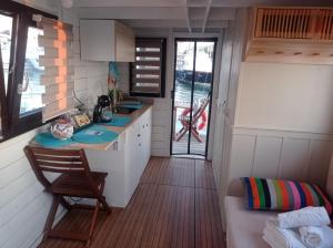 Et opholdsområde på Houseboat BluSeaDream Dolphin 2