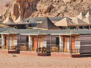a building with tables and chairs in the desert at Camp sami in Disah