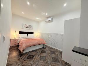 a bedroom with a bed and a wooden floor at HAVELI Vinaros in Vinarós
