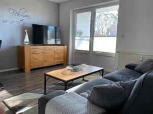 a living room with a couch and a coffee table at Ferienwohnung Sonnenplatz in Fehmarn