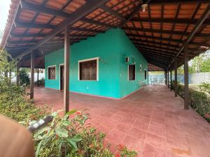 a building with a green wall and a patio at Casa em Alter do Chão in Santarém