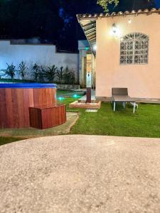 a bench in the yard of a house at night at Casarão José Morada in Belo Horizonte