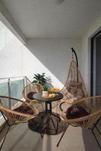 a room with a table and four chairs at NUR Apartment in Dobra Voda