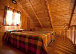 Postel nebo postele na pokoji v ubytování Bungalows y Mobil Homes Camping Regio + 37 fotografií