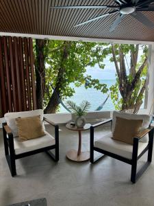 a room with two chairs and a table and a window at MarAzul Ocean View in Cabo Rojo