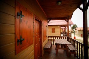 Balkón nebo terasa v ubytování Bungalows y Mobil Homes Camping Regio
