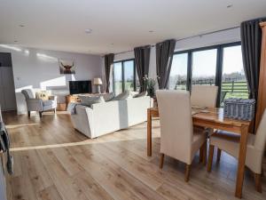 a living room with white furniture and a table at Fleetwood in Richmond