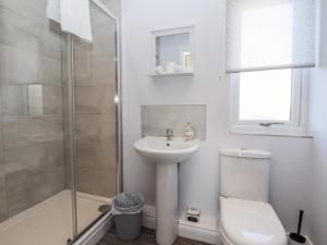 a bathroom with a toilet and a sink and a shower at Fleetwood in Richmond