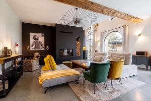 a living room with a table and chairs at Les Granges de Juvardeil in Juvardeil