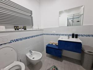 a bathroom with a toilet and a sink at Appartamento Denis in Rapallo +17 photos