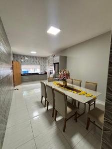 a kitchen and dining room with a table and chairs at Apartamento tecnoshow in Rio Verde