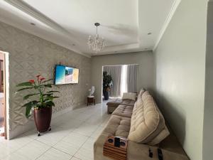 a living room with a couch and a tv at Apartamento tecnoshow in Rio Verde