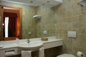 Koupelna v ubytování Hotel Continental